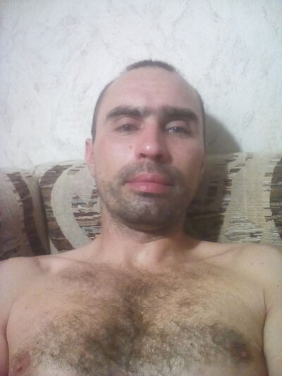  ,   Nik, 40 ,   