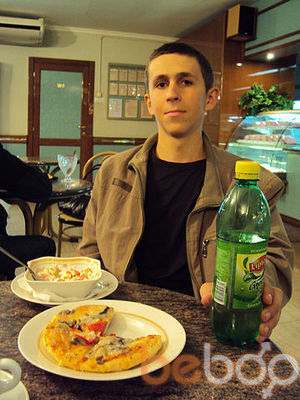  -,   Viktor, 32 ,  