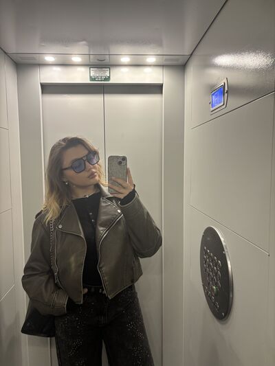  ,   Diana, 25 ,   ,   