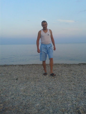  11959188  Roman, 42 ,    