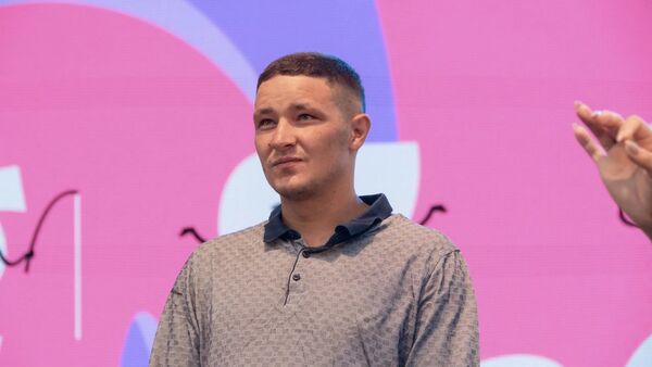  ,   Anton, 32 ,   c , 