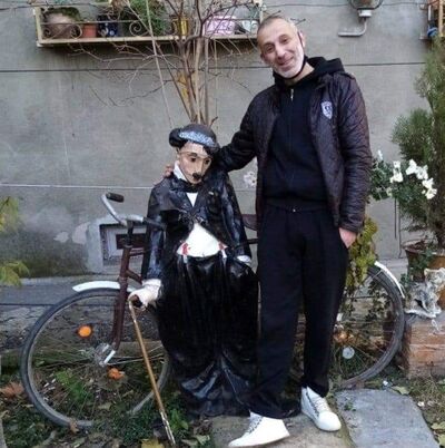  ,   Goga, 48 ,   ,   