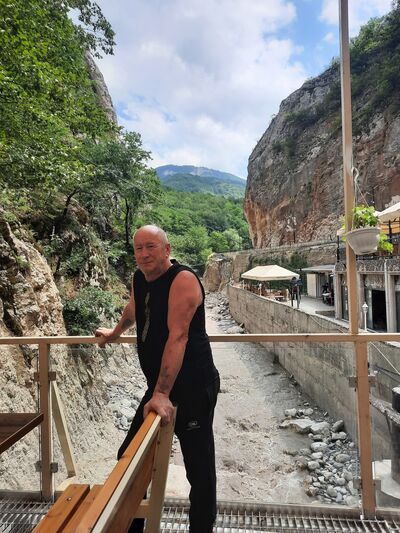  Dinklage,   Victor, 61 ,   c 