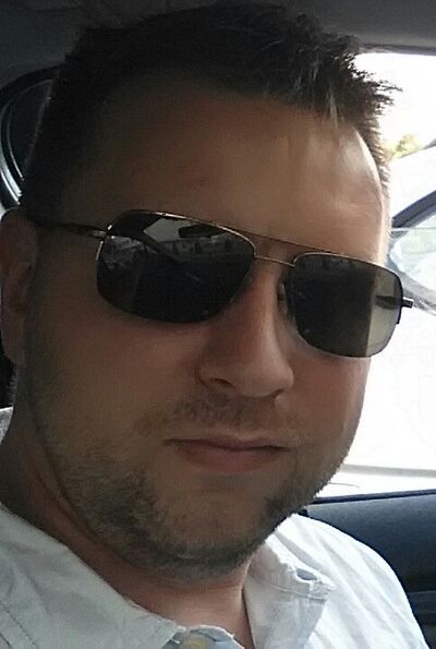  ,   Alex, 44 ,   