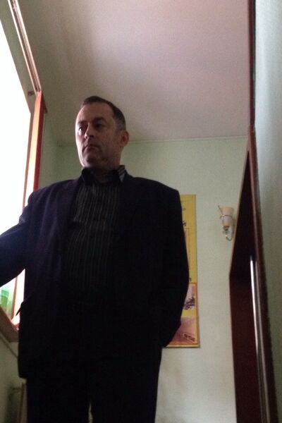  ,   Leon, 54 ,     , c 