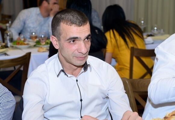  ,   Armen, 43 ,   ,   