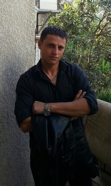 ,   Viktor, 40 ,   