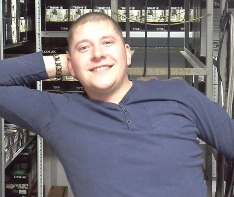  ,   Maks, 37 ,   ,   , c 