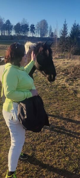  ,   Eva, 53 ,   ,   