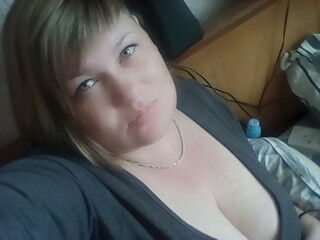  ,   Julia, 40 ,  