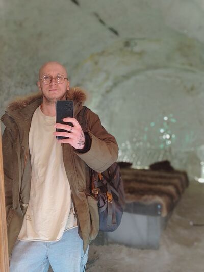  ,   Mikhaylo, 32 ,     , c 