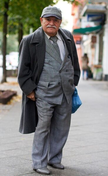  ,   Nik, 54 ,   ,   