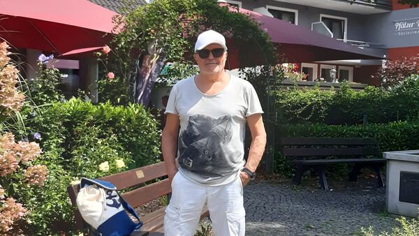  Neuss,   , 79 ,   c 