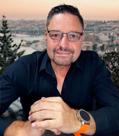  -,   Felix Axel, 50 ,   ,   