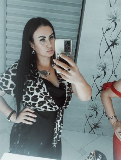  ,   Anna, 37 ,   