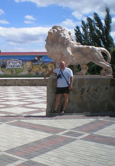  ,   Alex, 52 ,   