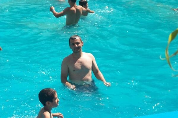  ,   Artur, 42 ,     , c 