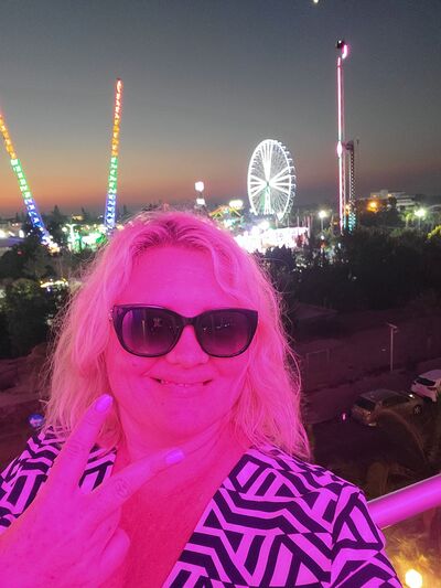  ,   Ilona, 47 ,   ,   