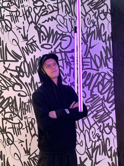  Hong Kong,   Vladislav, 24 ,   ,   , c 