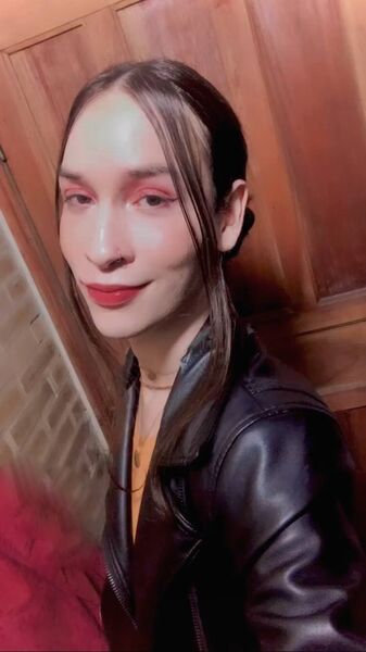  ,   Ema Versace, 25 ,   ,   