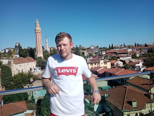  ,   Mikhail, 32 ,   ,   