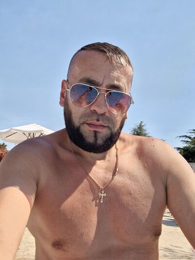  ,   Mihai, 42 ,   ,   , c , 