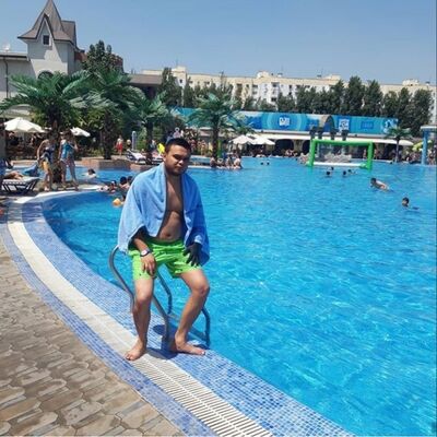  ,   Hayot, 33 ,   ,   , c 