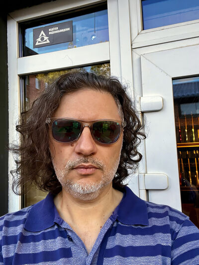  ,   Serge, 47 ,   