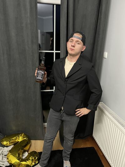 ,   Maksim, 20 ,   ,   