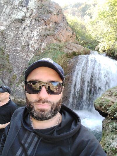  ,   Yurii, 42 ,   c 