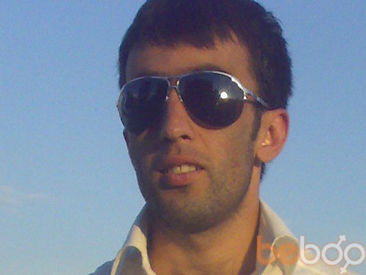  ,   Roben, 33 ,   