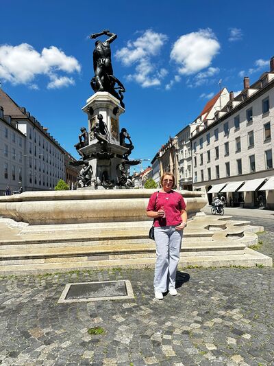  ,   Elena, 43 ,   