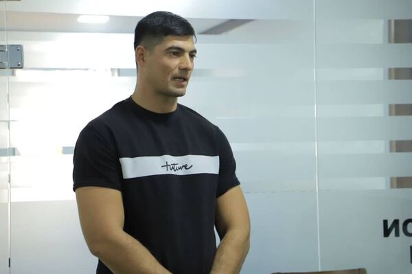  ,   Feruz, 32 ,   c 
