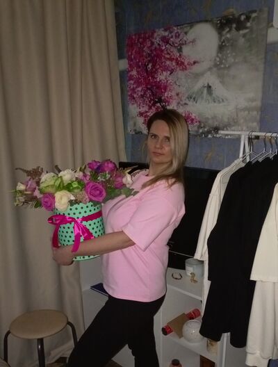  ,   Kate, 37 ,   
