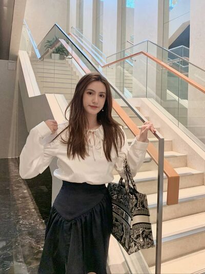  ,   Vicky, 35 ,   c 