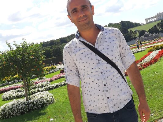  ,   Efe, 39 ,   ,   