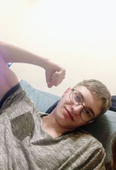  ,   Artur, 19 ,   ,   