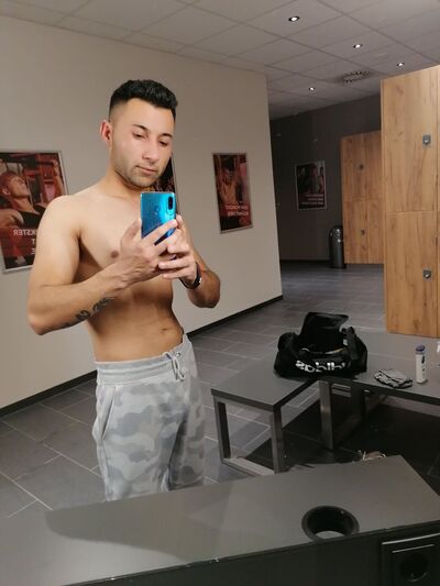  ,   Khan, 33 ,   ,   