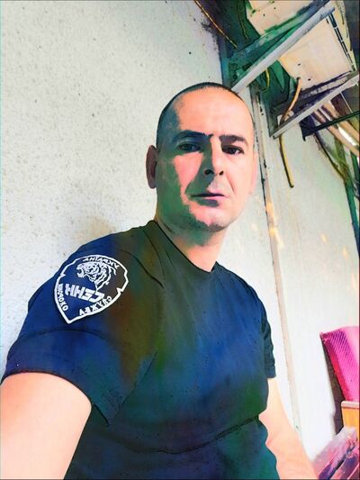  ,   Viktor, 46 ,   