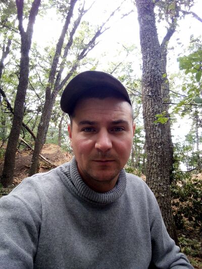  ,   Leon, 33 ,   ,   