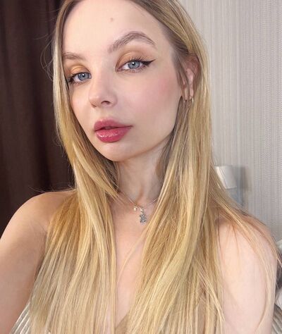  ,   Alice, 19 ,   ,   , c , 