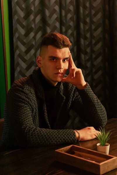  ,   Artur, 24 ,   ,   