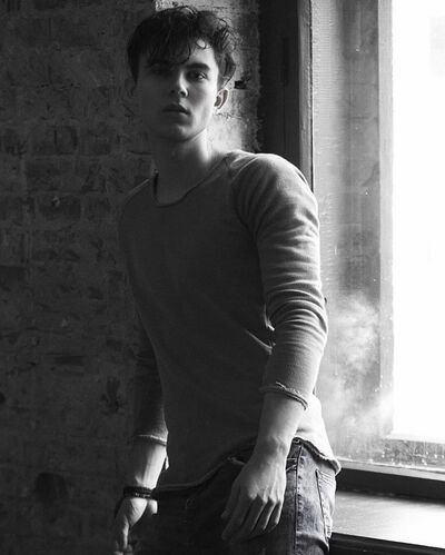  ,   Martens, 25 ,   ,   , c , 