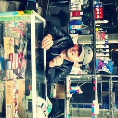  ,   Farxod, 25 ,  