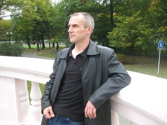  ,   Viktor, 44 ,   ,   