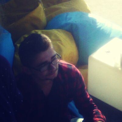  ,   Vlad, 28 ,   