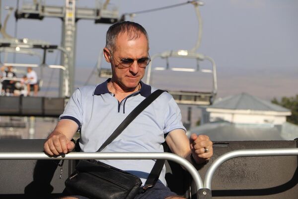  ,   Karlos, 46 ,   ,   