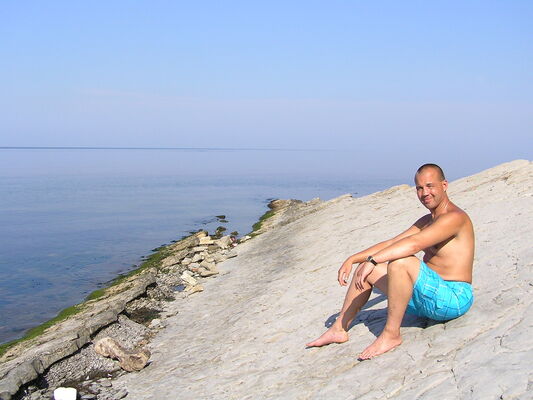  ,   Denis, 46 ,   ,   , c 