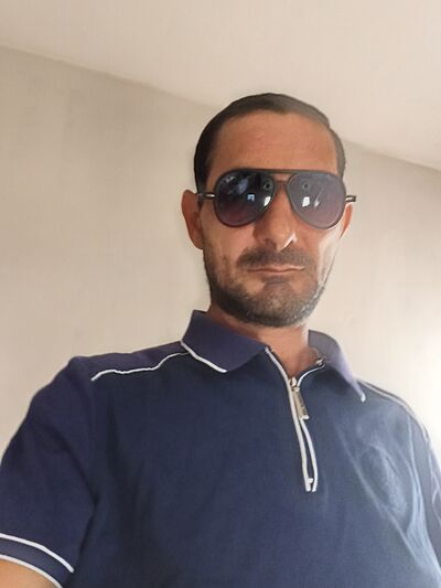  ,   Levon, 43 ,   ,   