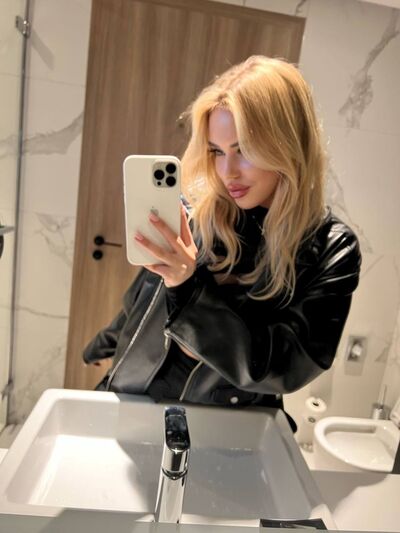  ,   Alika, 22 ,   ,   , c , 
